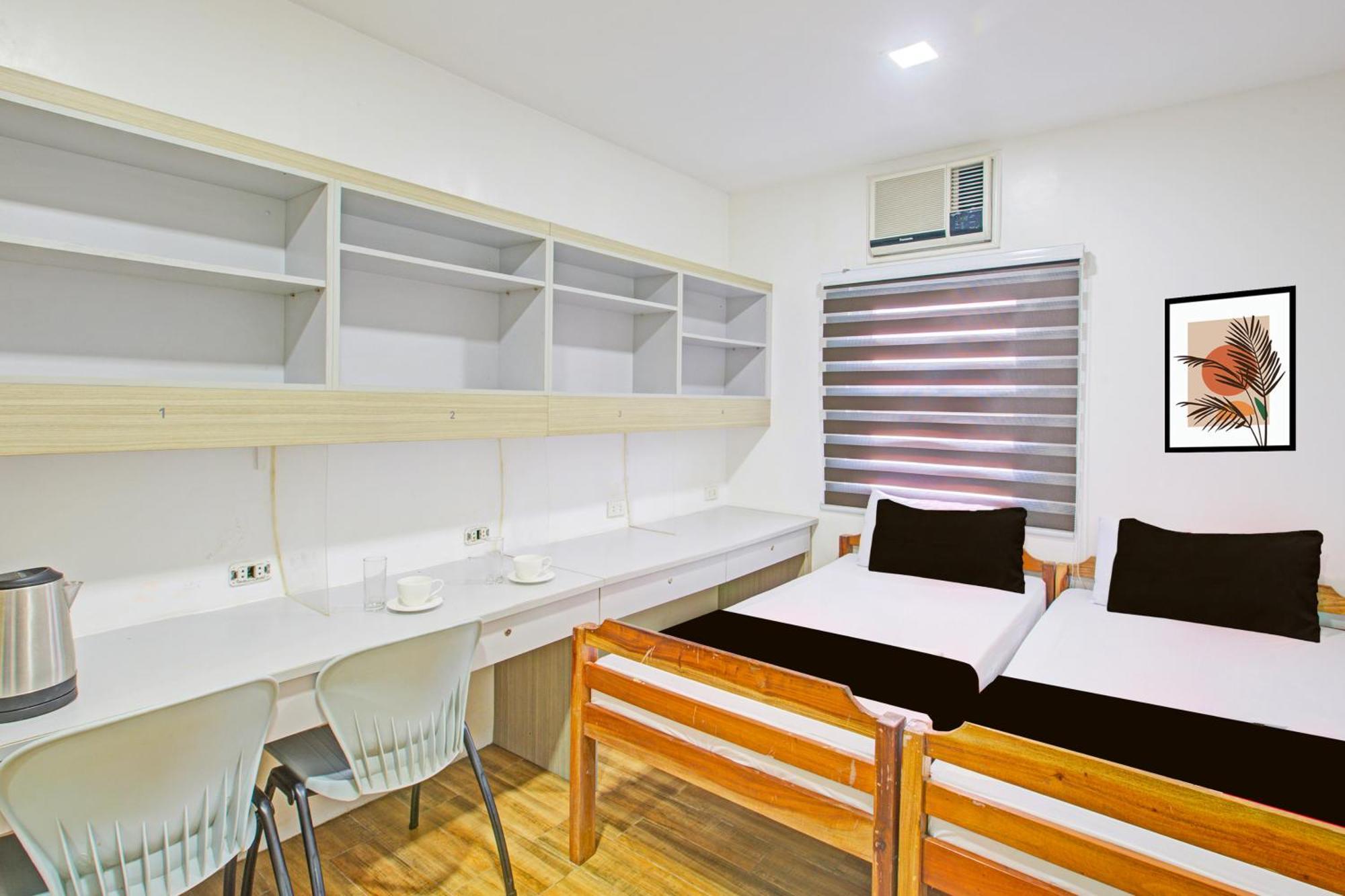 RedDoorz Plus @ 1318 Residences Manila Exterior foto