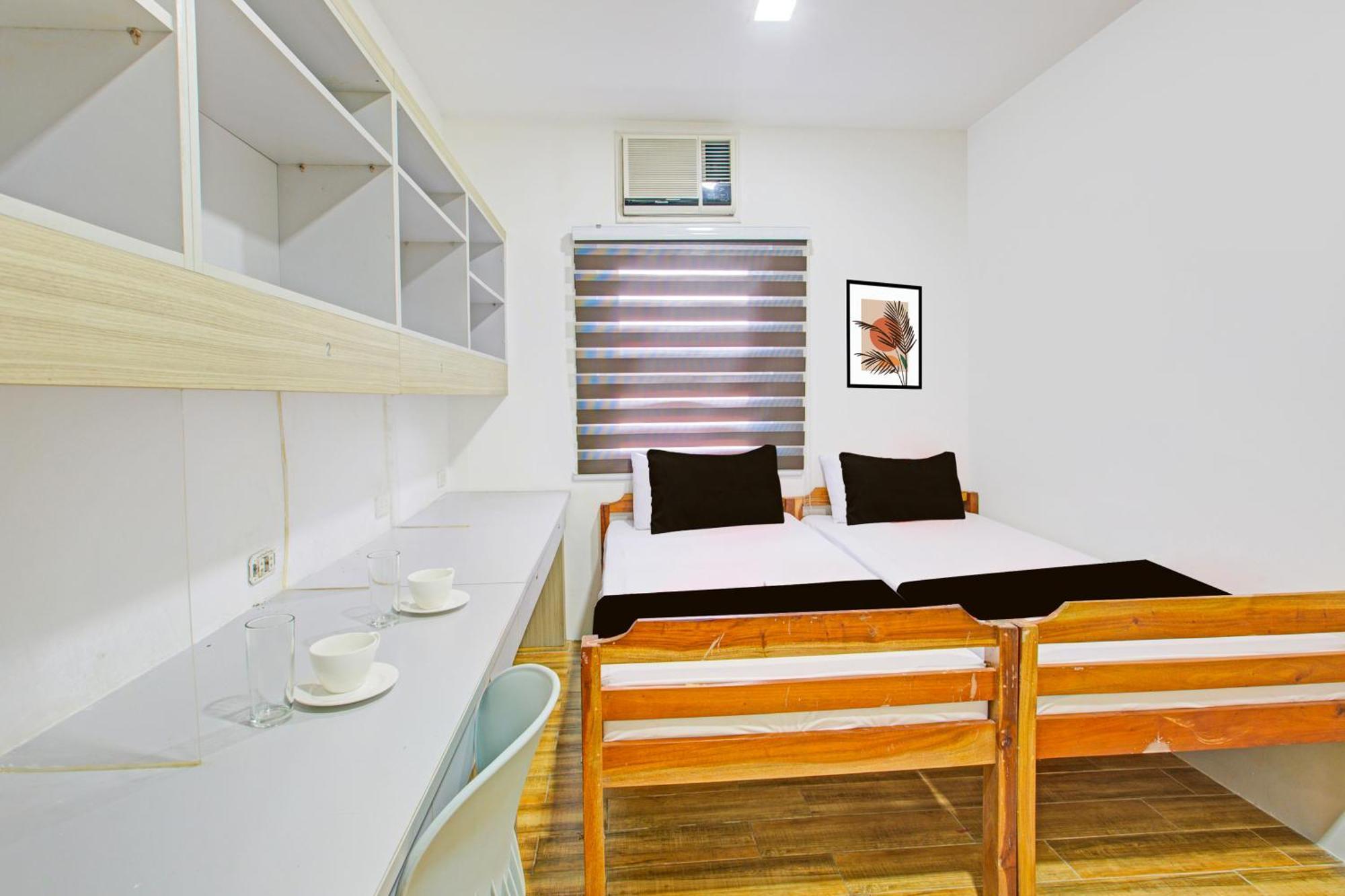 RedDoorz Plus @ 1318 Residences Manila Exterior foto